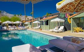 Fleur Noire Hotel - 21 And Over